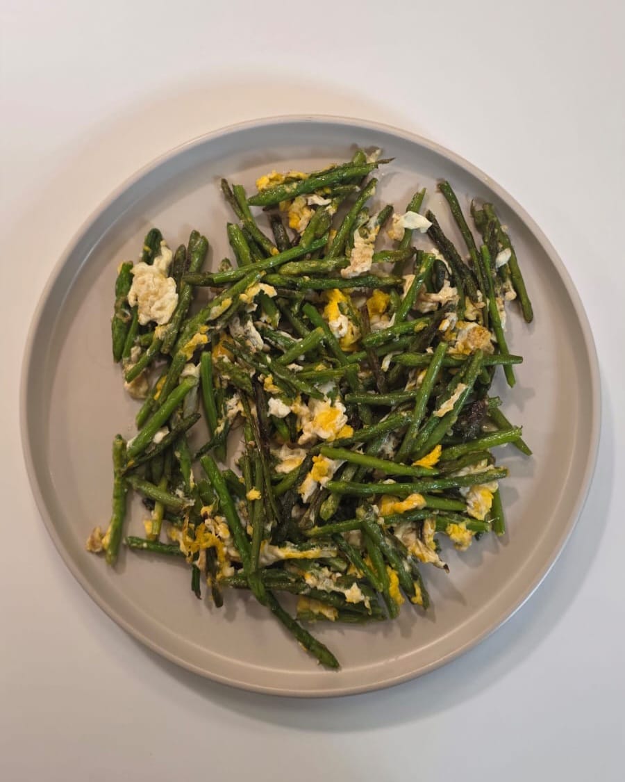 Αγρέλια με τα αυγά - recipe