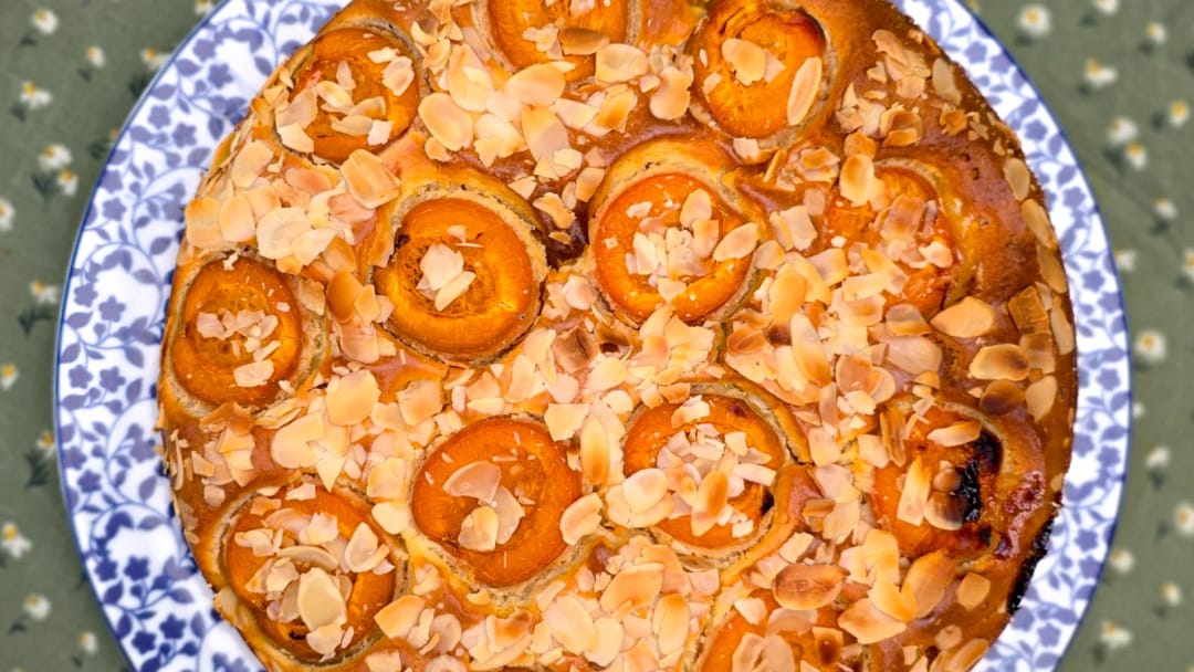 Κέικ με χρυσόμηλα - recipe