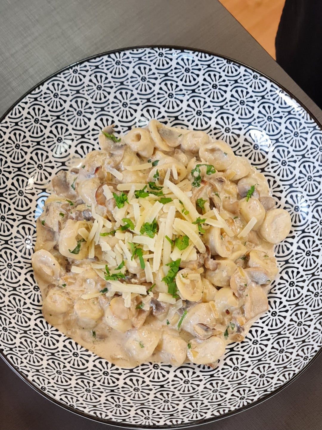 Calzone Pasta with Mushroom Sauce and Cream - Video recipe thumbnail