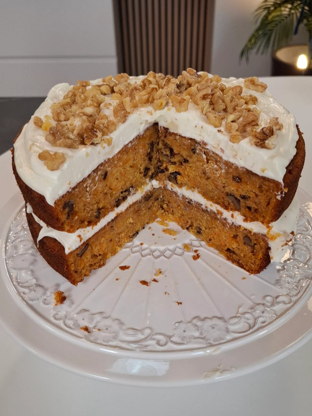 Carrot Cake με αφράτο γλάσο τυριού - Video recipe thumbnail