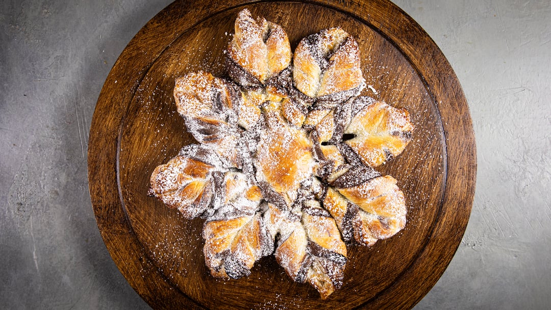 Christmas Star with Hazelnut Spread - Recipe image