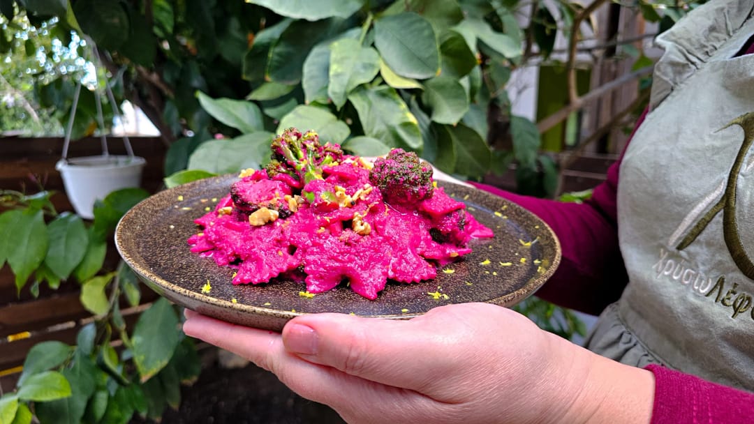 Φαρφάλες με κρέμα παντζαριού και τραγανό μπρόκολο - recipe