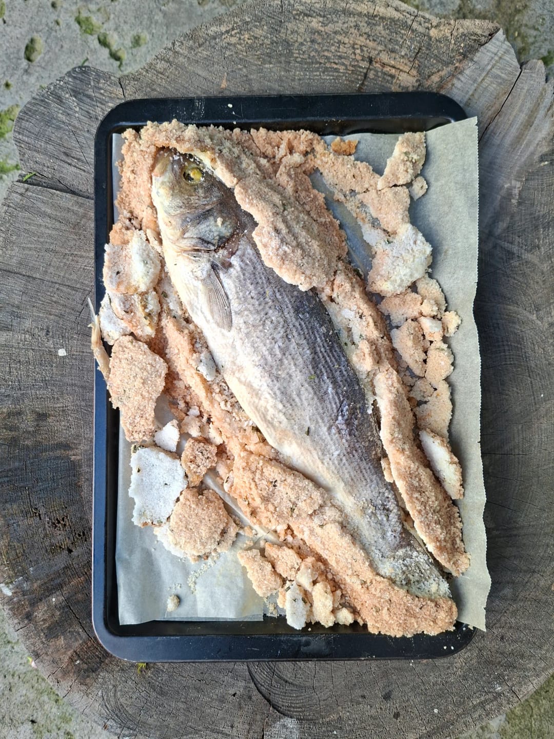 Ψάρι σε αρωματική κρούστα αλατιού - recipe