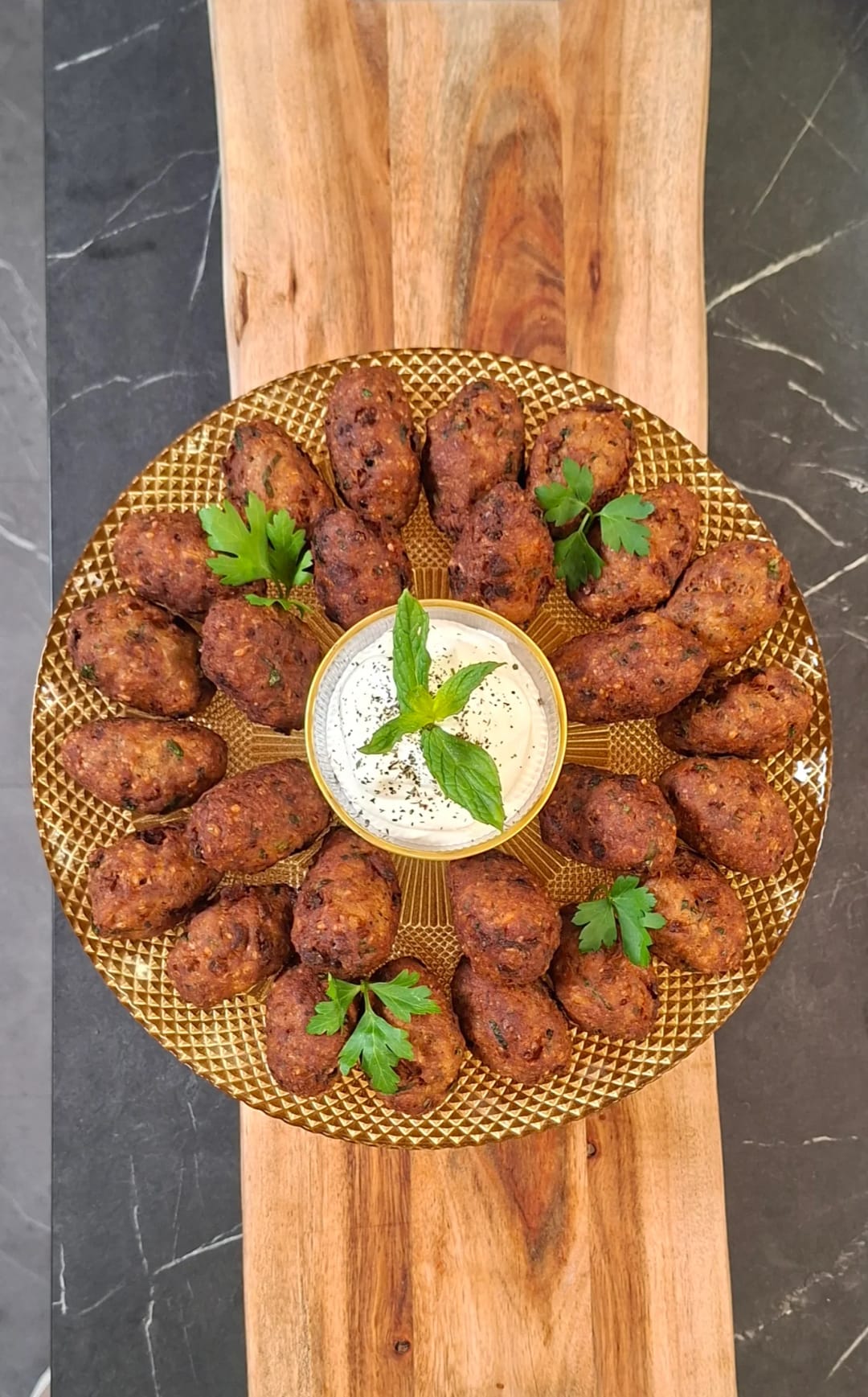 Κεφτέδες με "τηγανιτές" πατάτες φούρνου - recipe