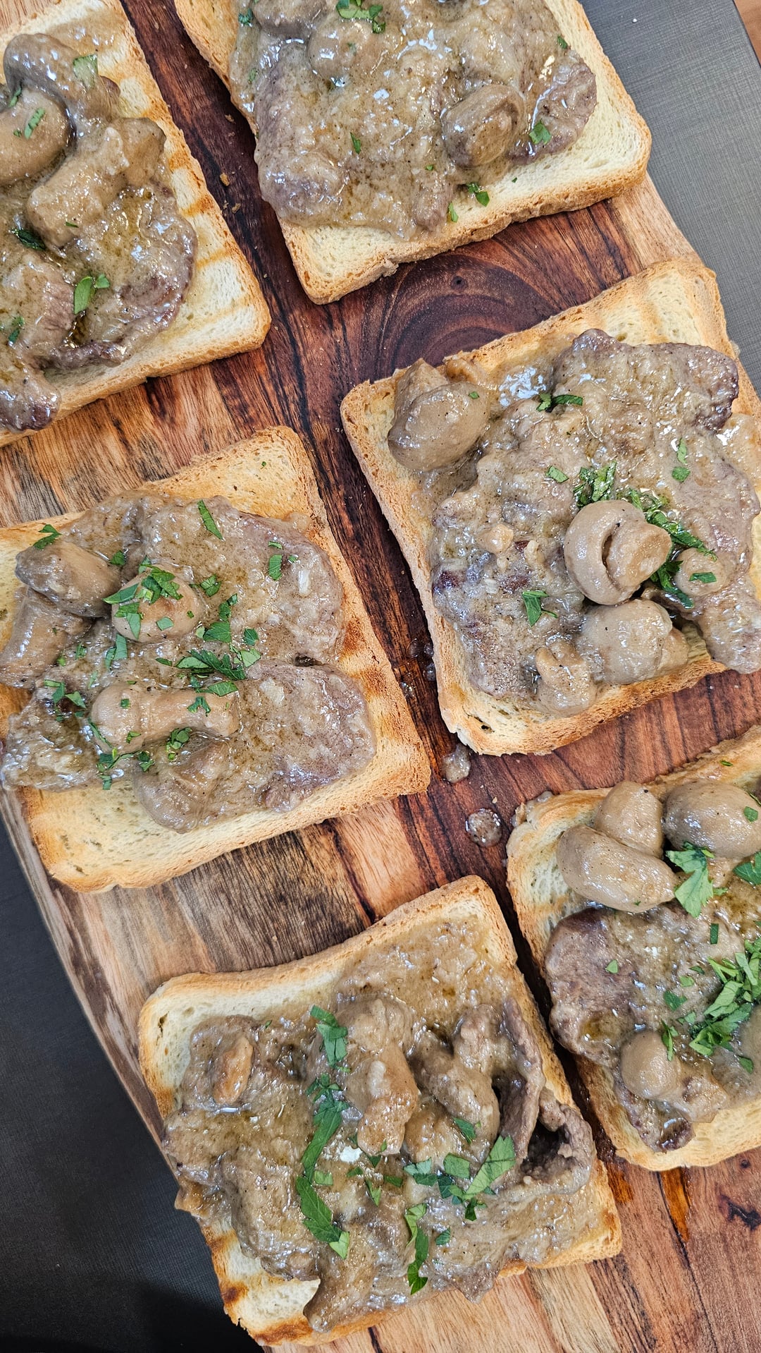 Φιλετάκια με μανιταράκια - Video recipe thumbnail