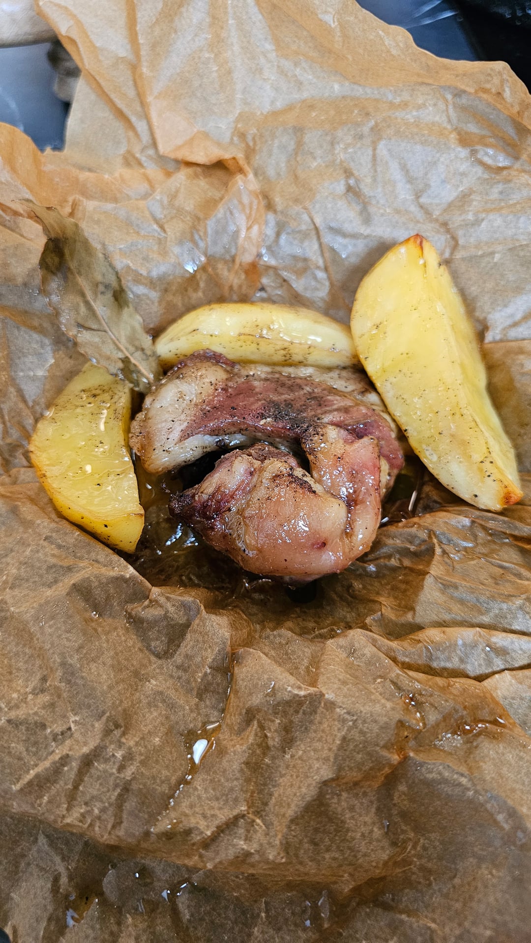 Ofto Kleftiko (Baked Meat and Potatoes) - Video recipe thumbnail