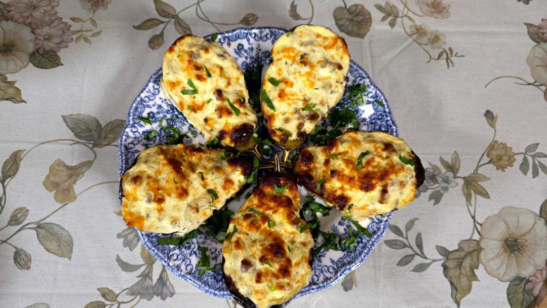 Παπουτσάκια με κιμά και κρέμα γιαουρτιού - Recipe image