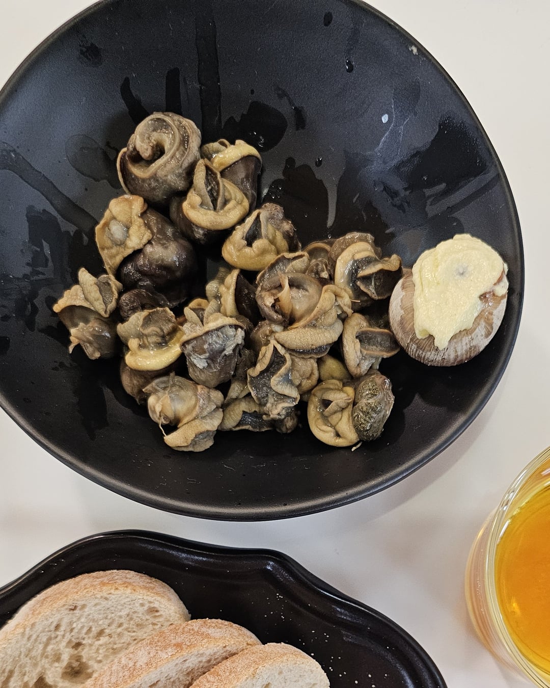 Snails (Karaoli) with Oil and Vinegar Dressing or Skordalia - Recipe image