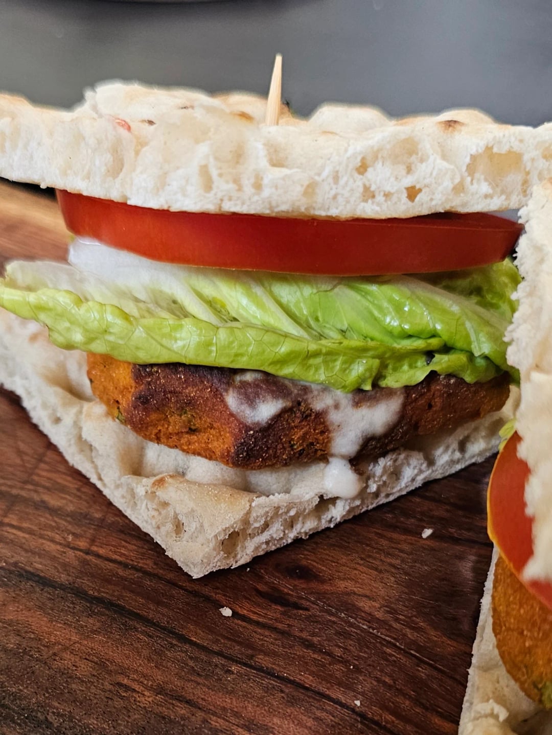 Μπέρκερ γλυκοπατάτας με κινόα και σος με ταχίνι - Video recipe thumbnail