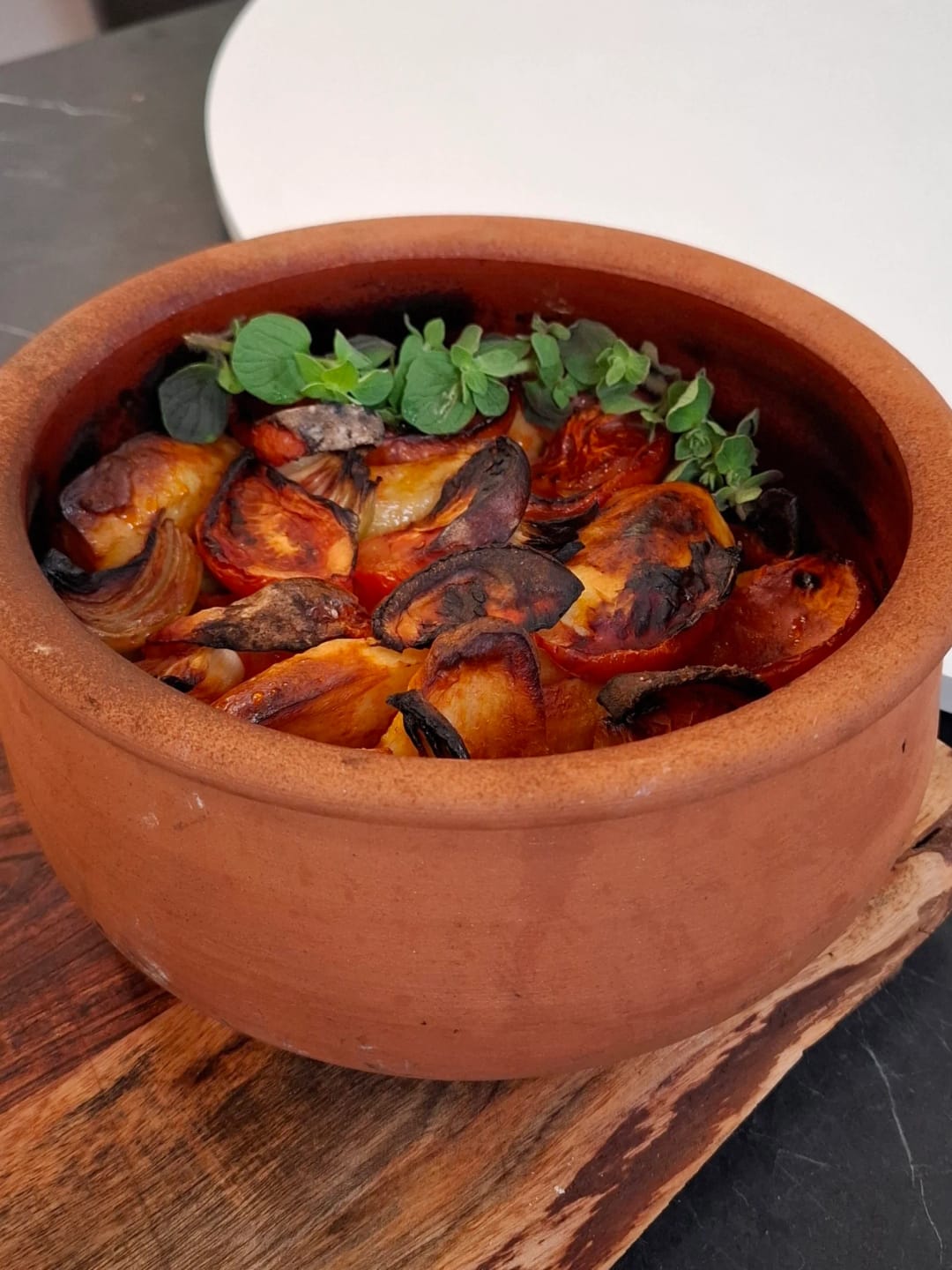 Syrtó Oftó (Slow-Cooked Lamb on Clay Tiles) - recipe