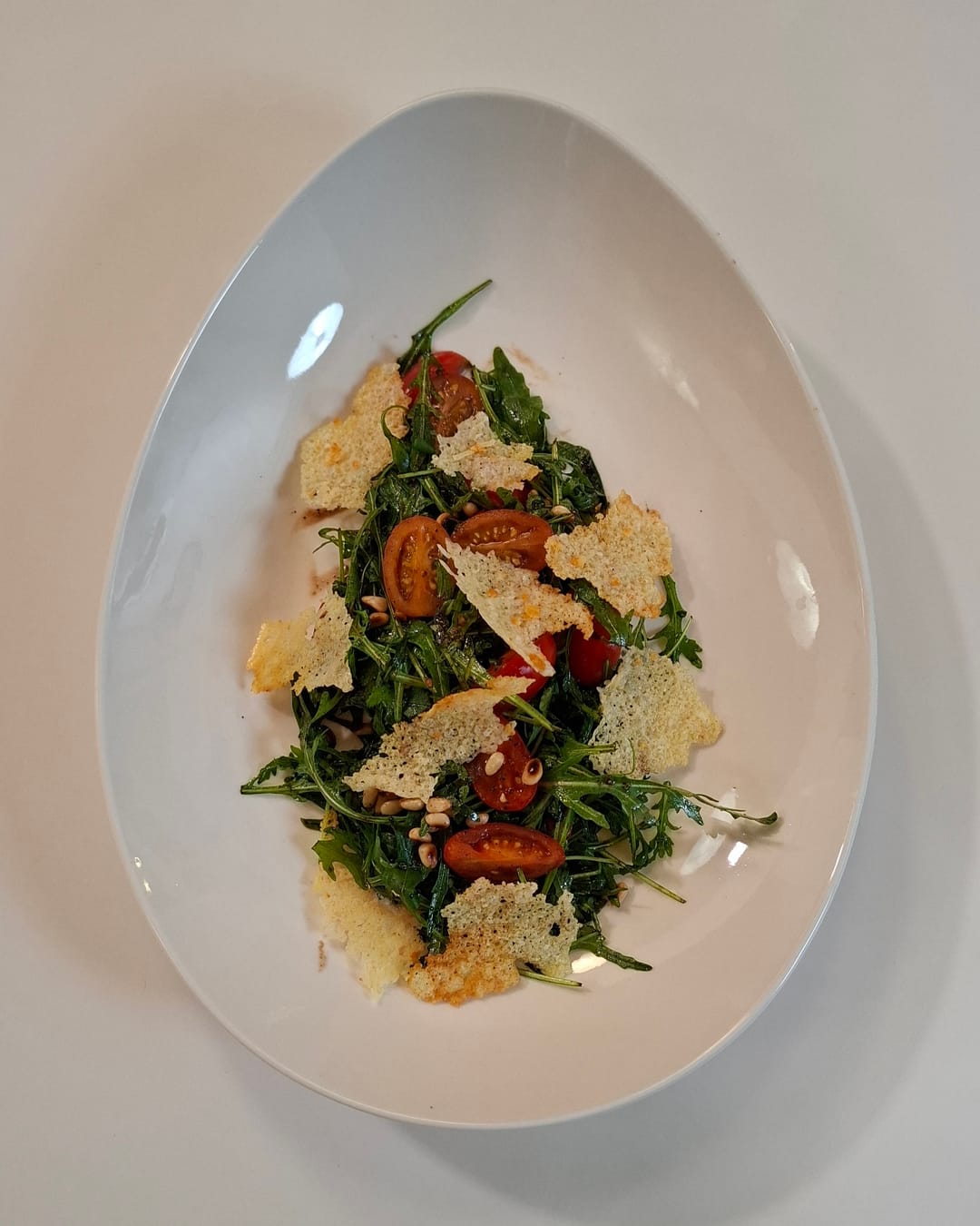 Σαλάτα με άγρια ρόκα και παρμεζάνα - recipe